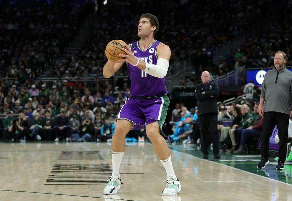 洛佩兹今夏合同就将到期 字母哥为其续约撑腰